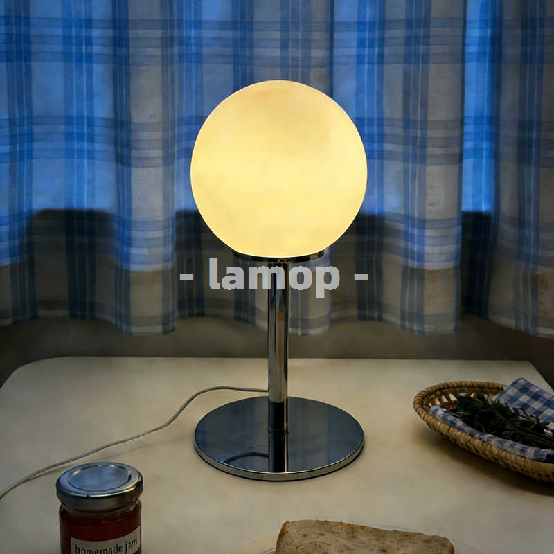 밀키 화이트 솔리드 글로브 크롬 얇은 폴 테이블 램프  - Desk Lamp 리뷰 및 가격