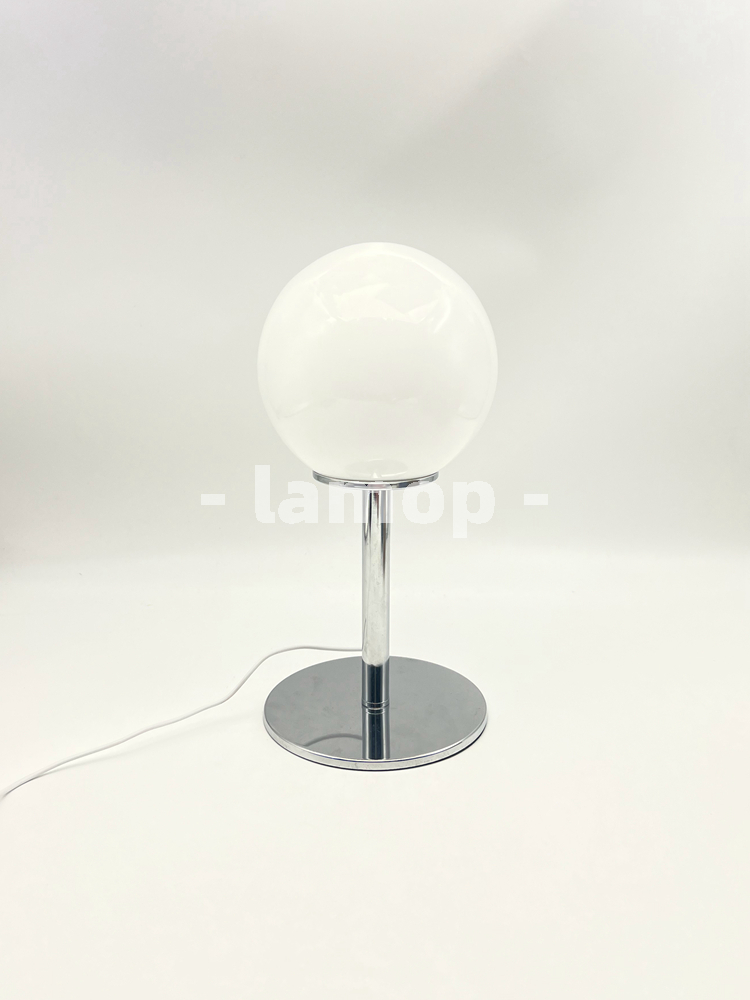 밀키 화이트 솔리드 글로브 크롬 얇은 폴 테이블 램프  - Desk Lamp 리뷰 및 가격